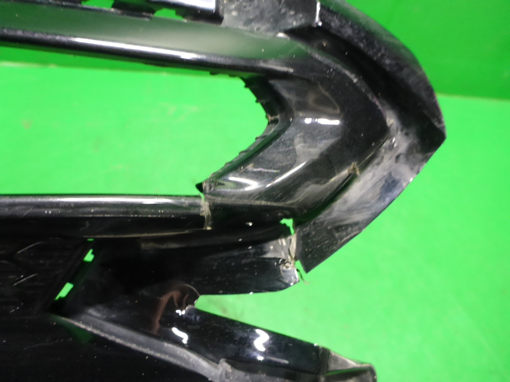 Решетка в бампер правая