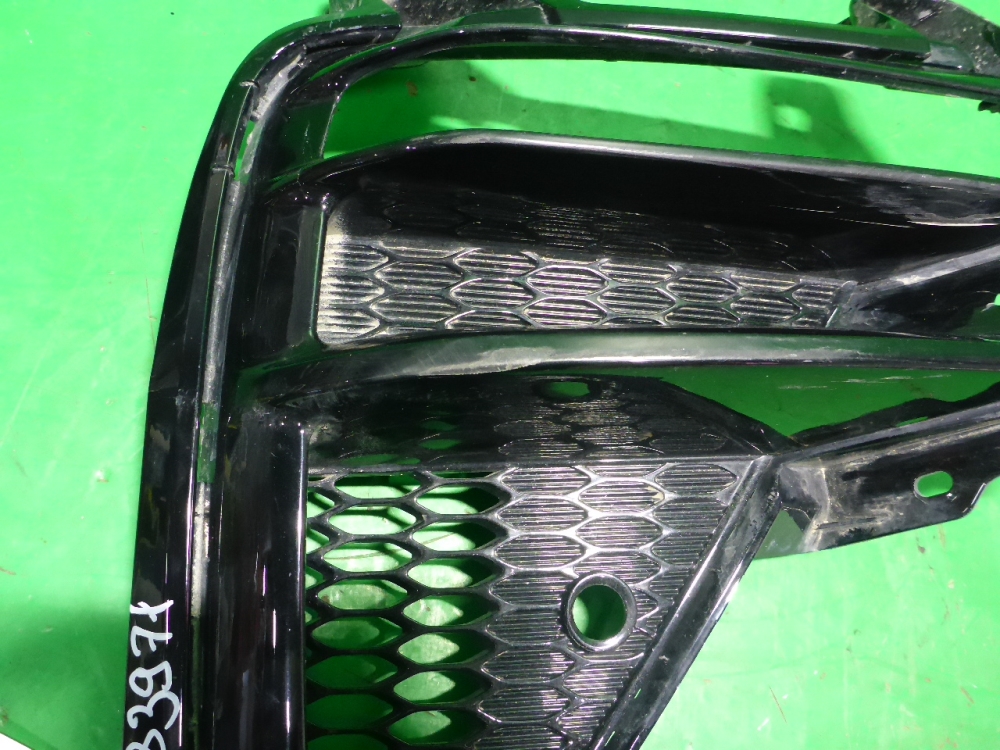 Решетка в бампер правая