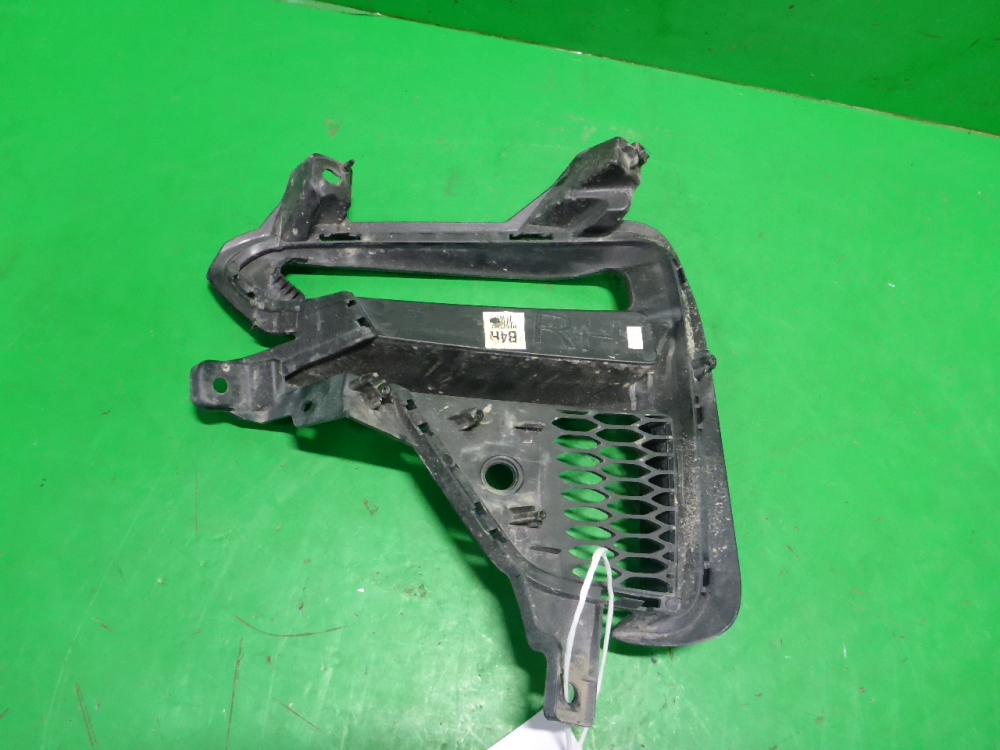 Решетка в бампер правая