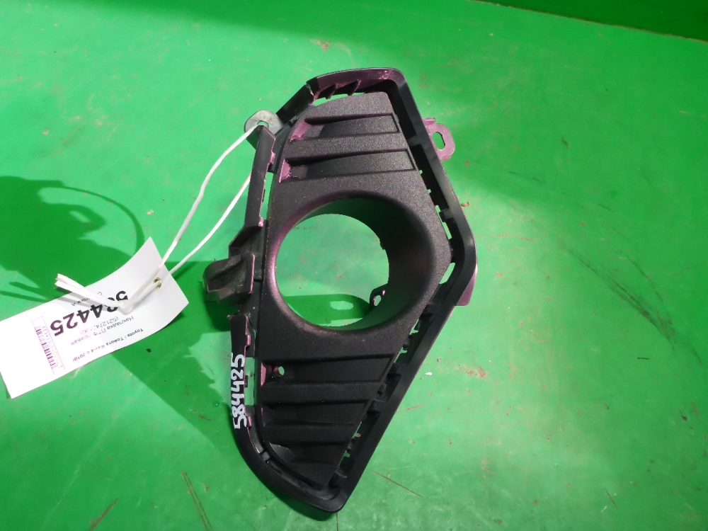 Рамка противотуманной фары правой