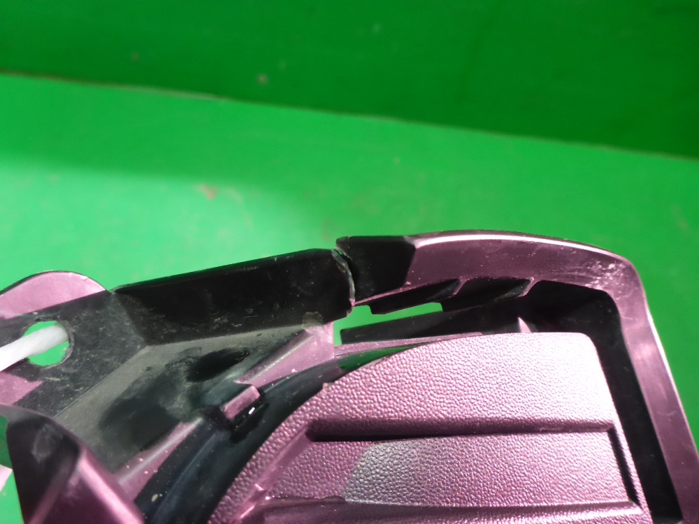 Рамка противотуманной фары правой