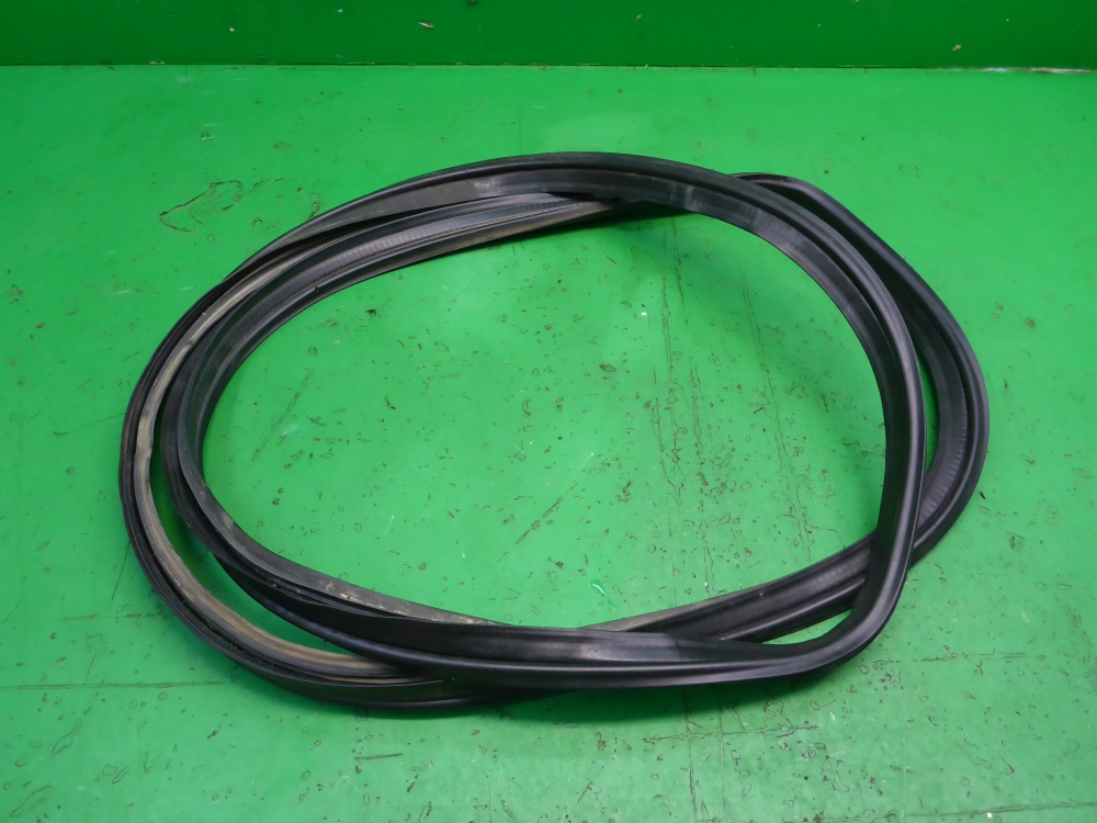 Уплотнитель багажника