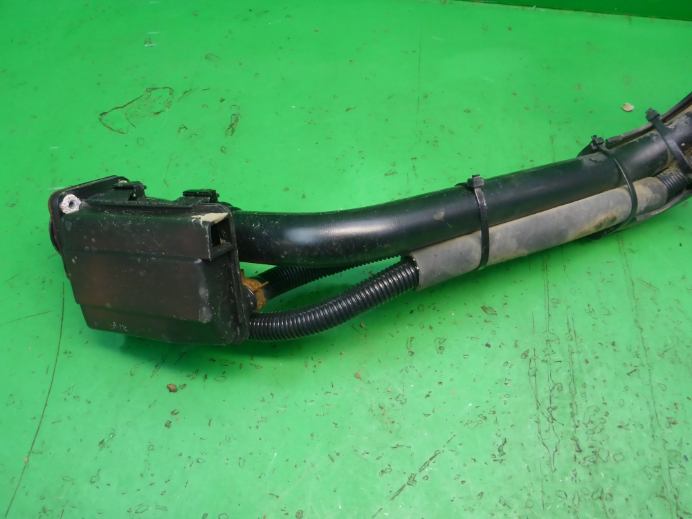 Горловина топливного бака