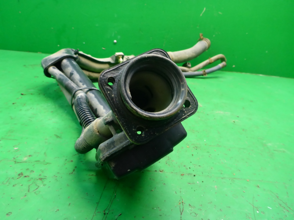 Горловина топливного бака