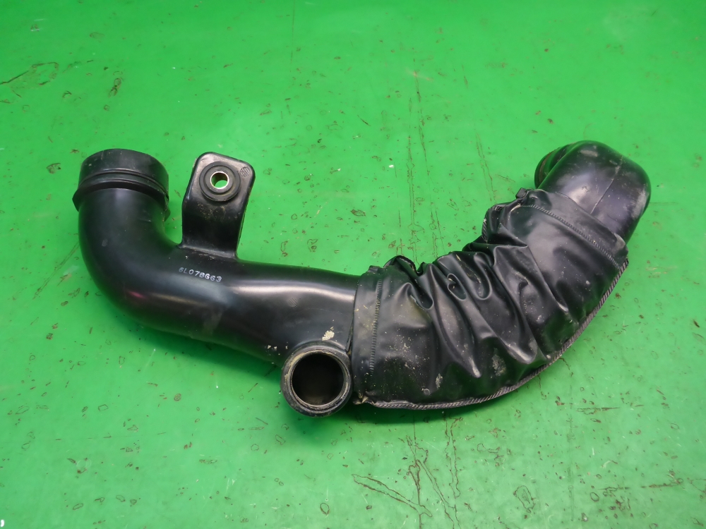 Патрубок воздушного фильтра