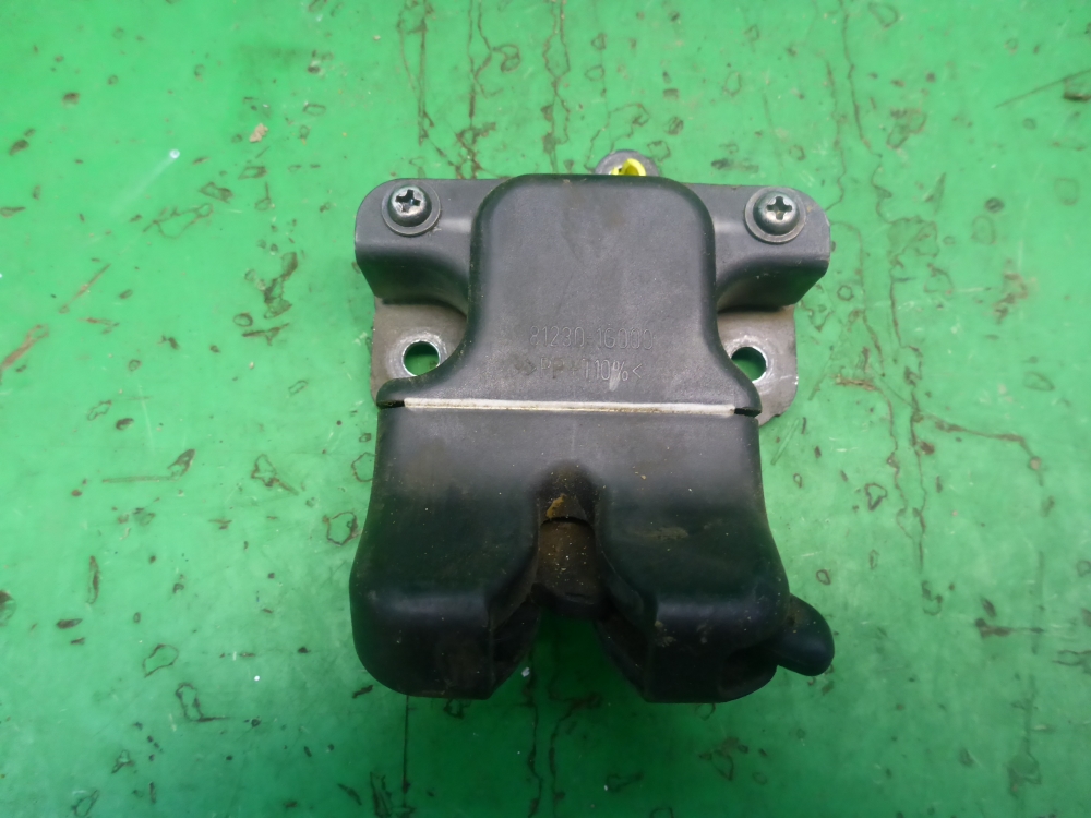 Замок багажника