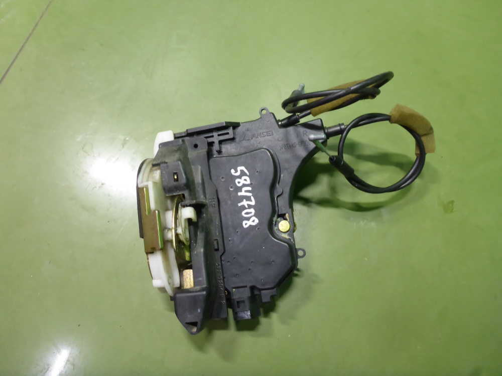 Замок двери передней правой