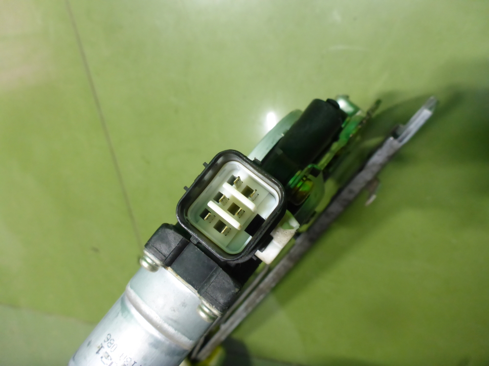 Стеклоподъемник электр. передний правый