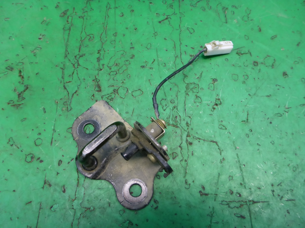 Замок багажника