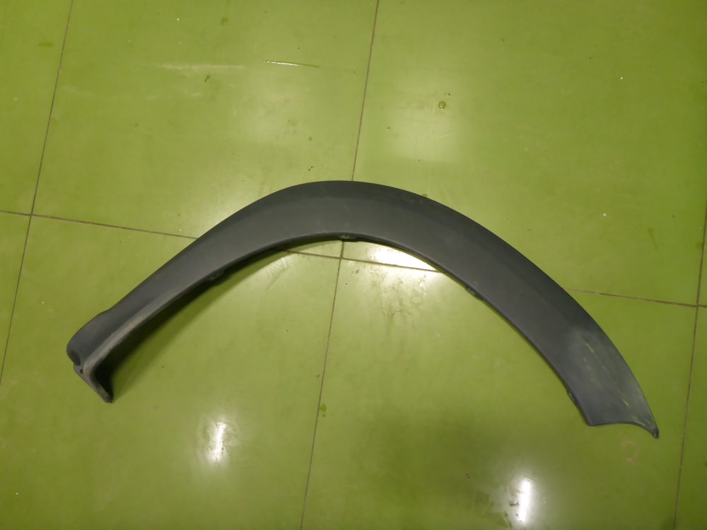 Накладка переднего крыла правого