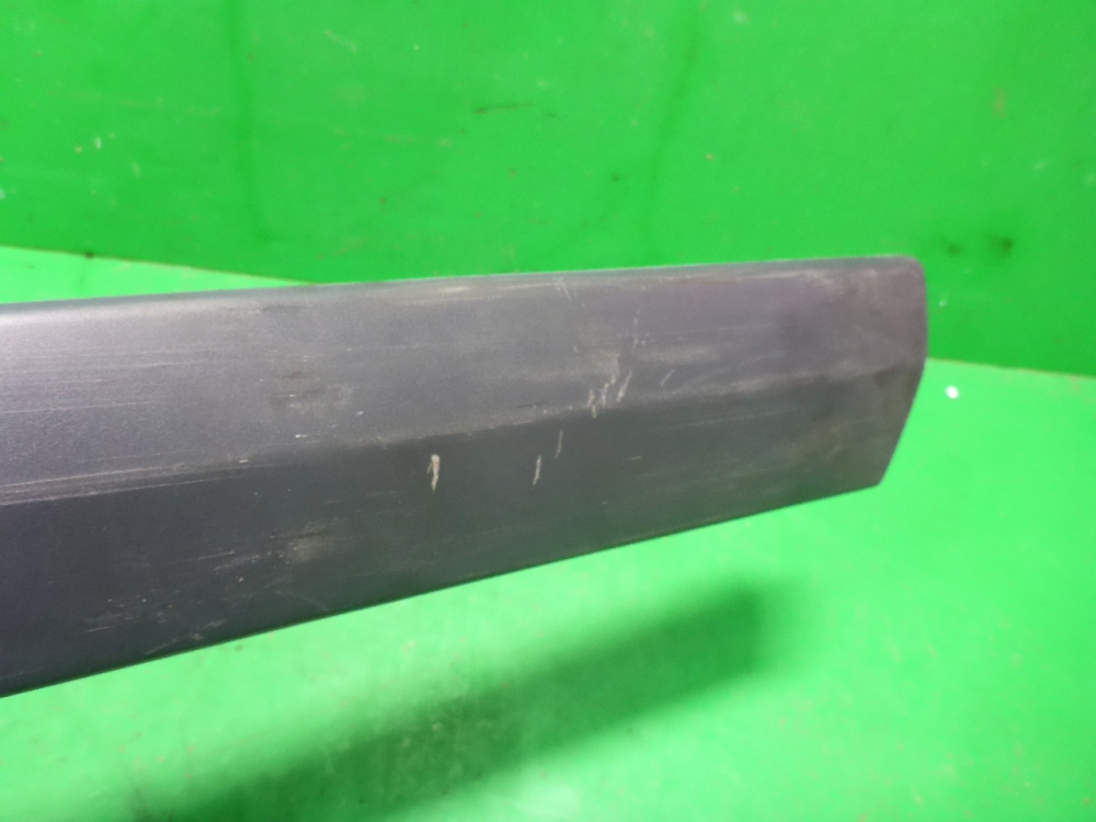 Накладка двери передней левой