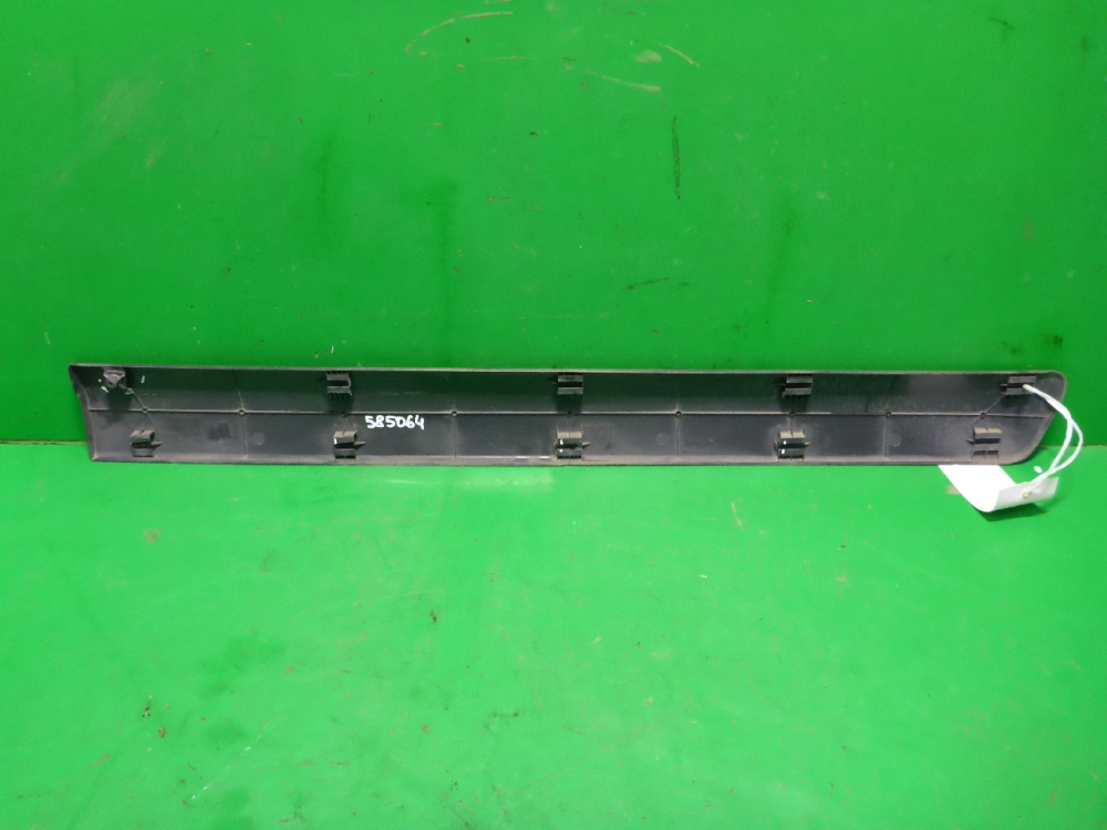 Накладка двери передней левой