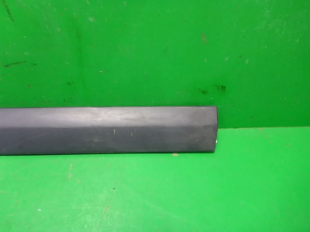 Накладка двери передней левой