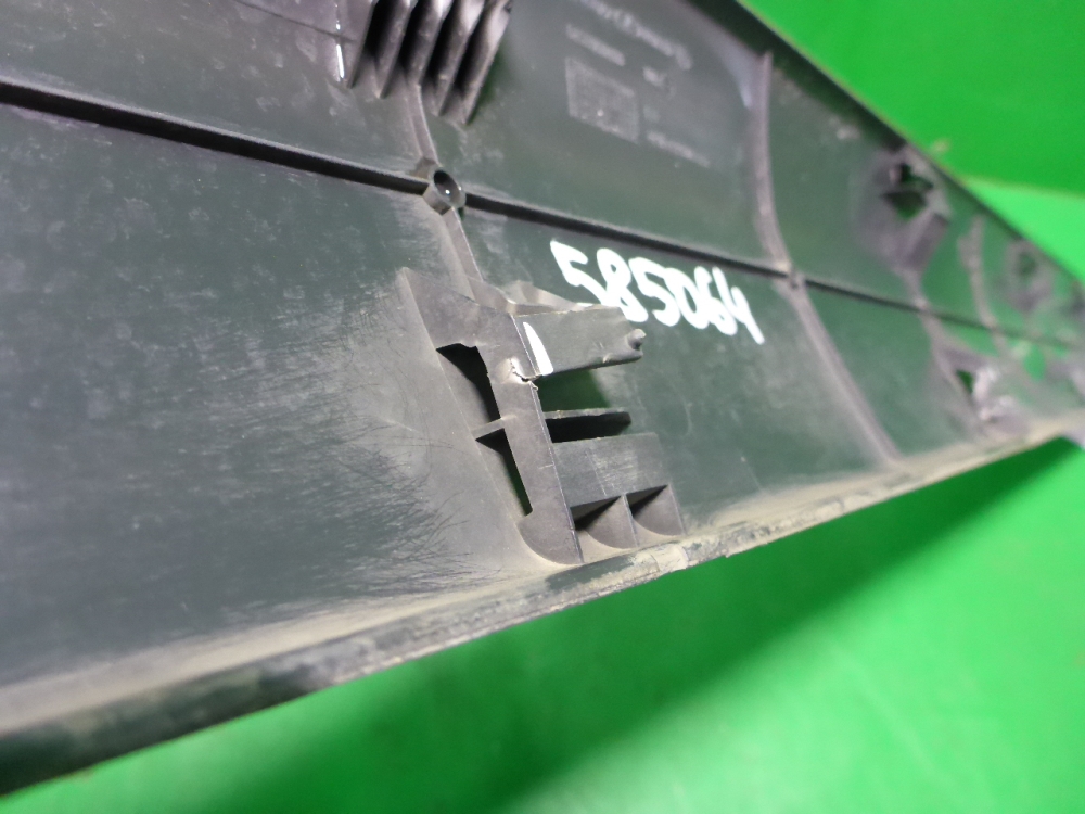 Накладка двери передней левой