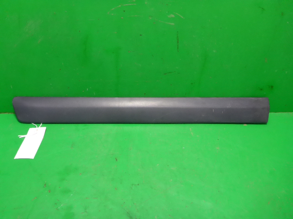 Накладка двери передней левой