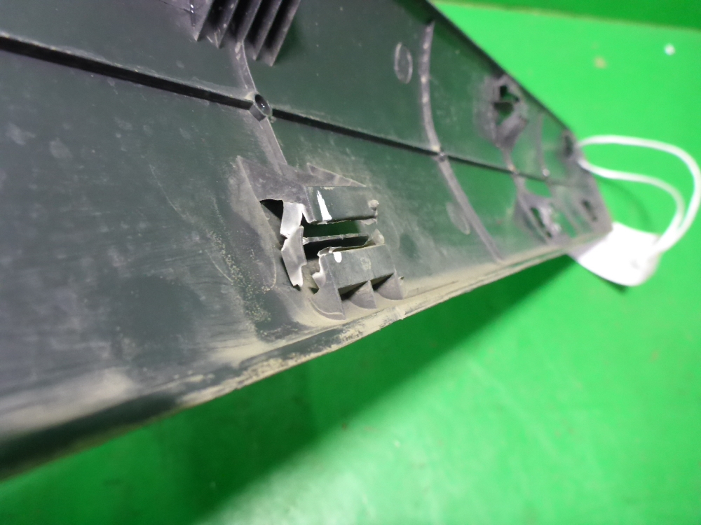 Накладка двери передней левой