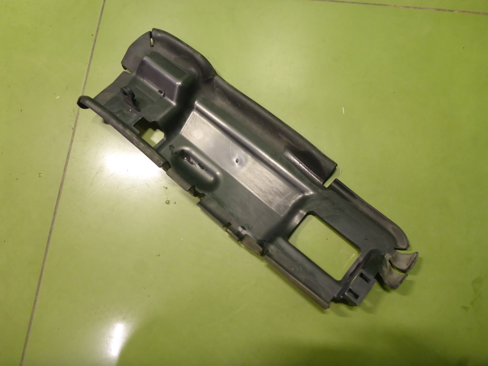 Воздуховод радиатора правый