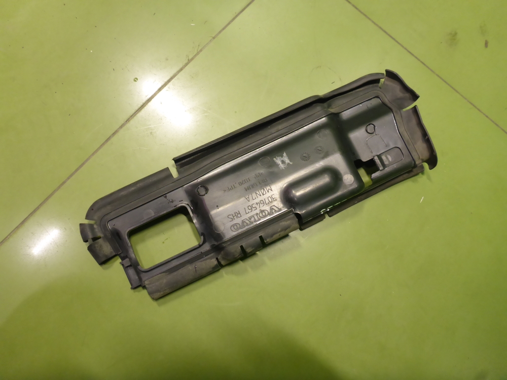 Воздуховод радиатора правый