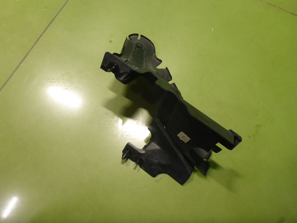 Воздуховод радиатора правый