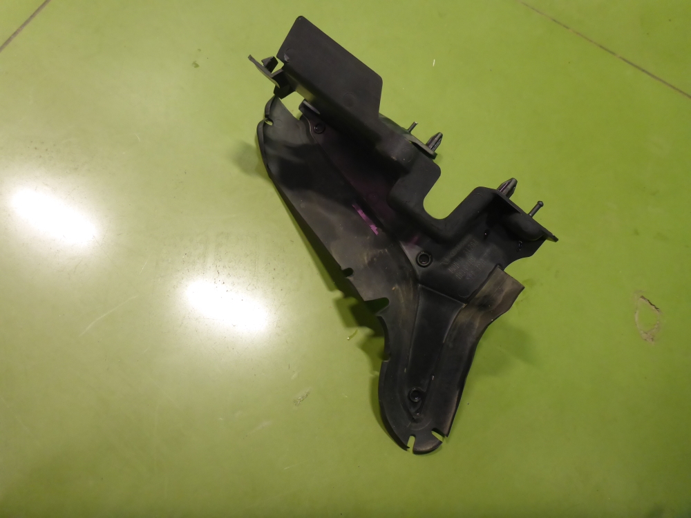 Воздуховод радиатора правый