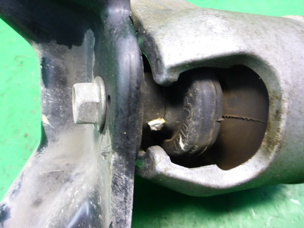 Опора двигателя правая