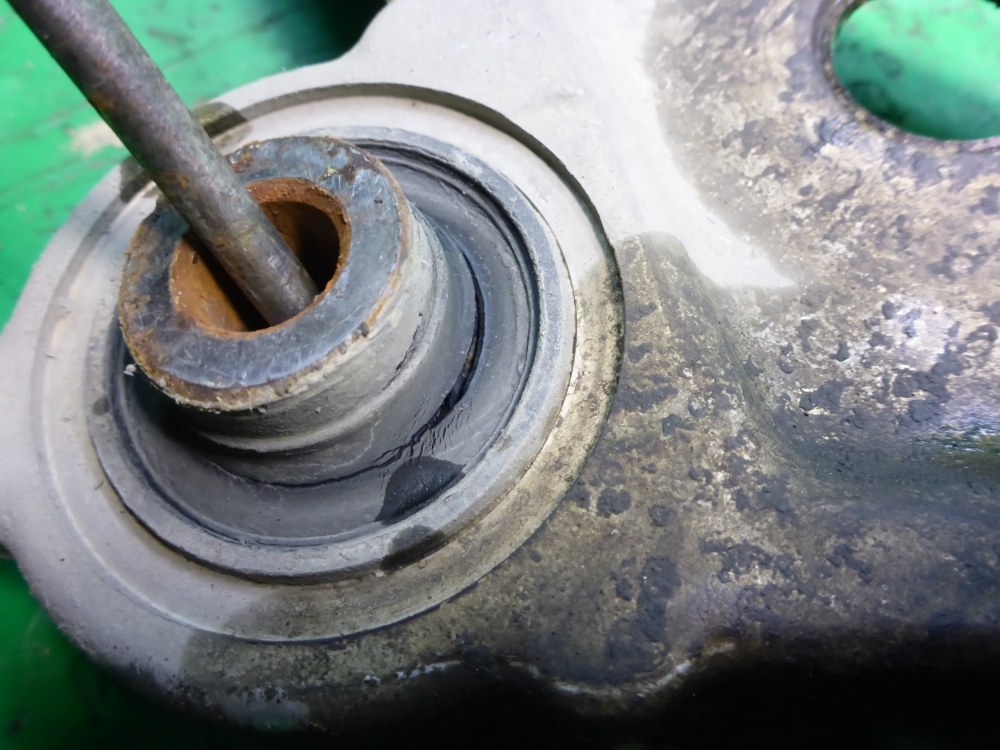 Рычаг передний правый