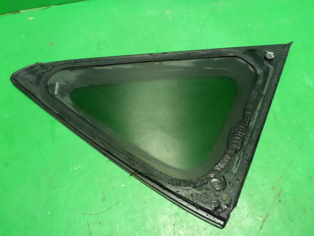 Стекло кузовное глухое левое