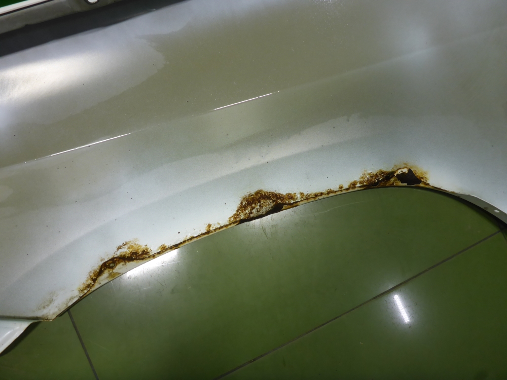 Крыло переднее правое