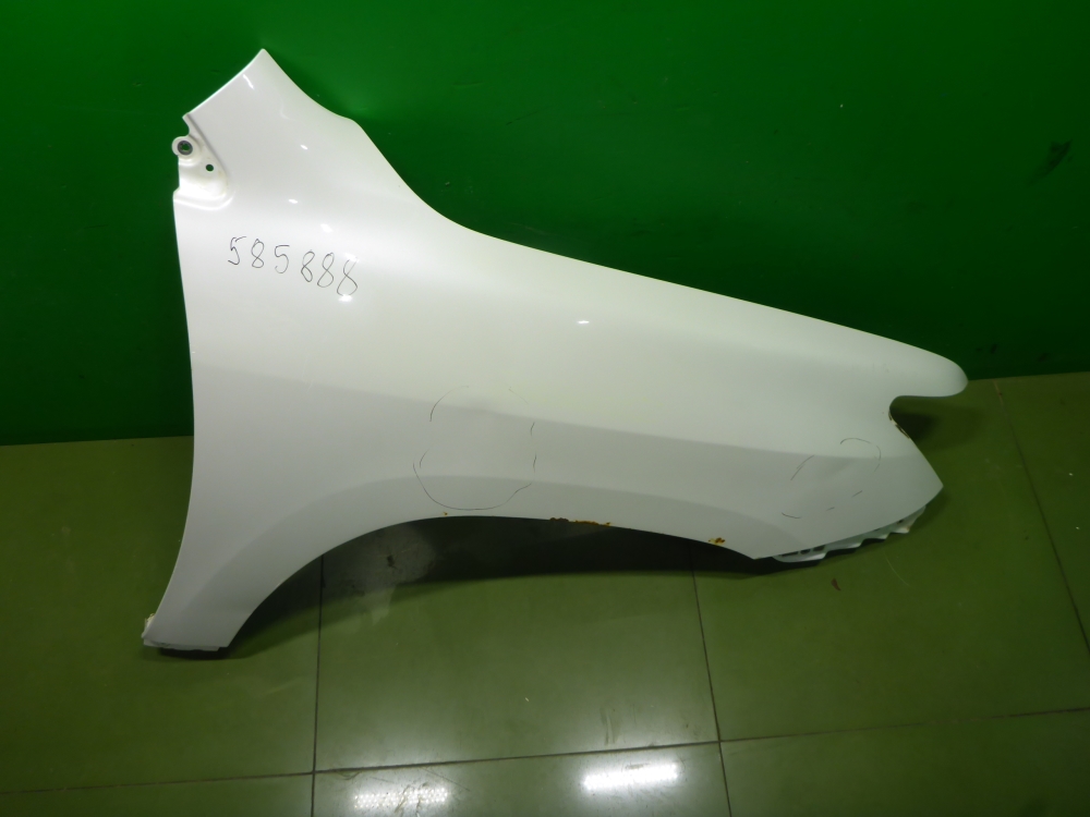 Крыло переднее правое