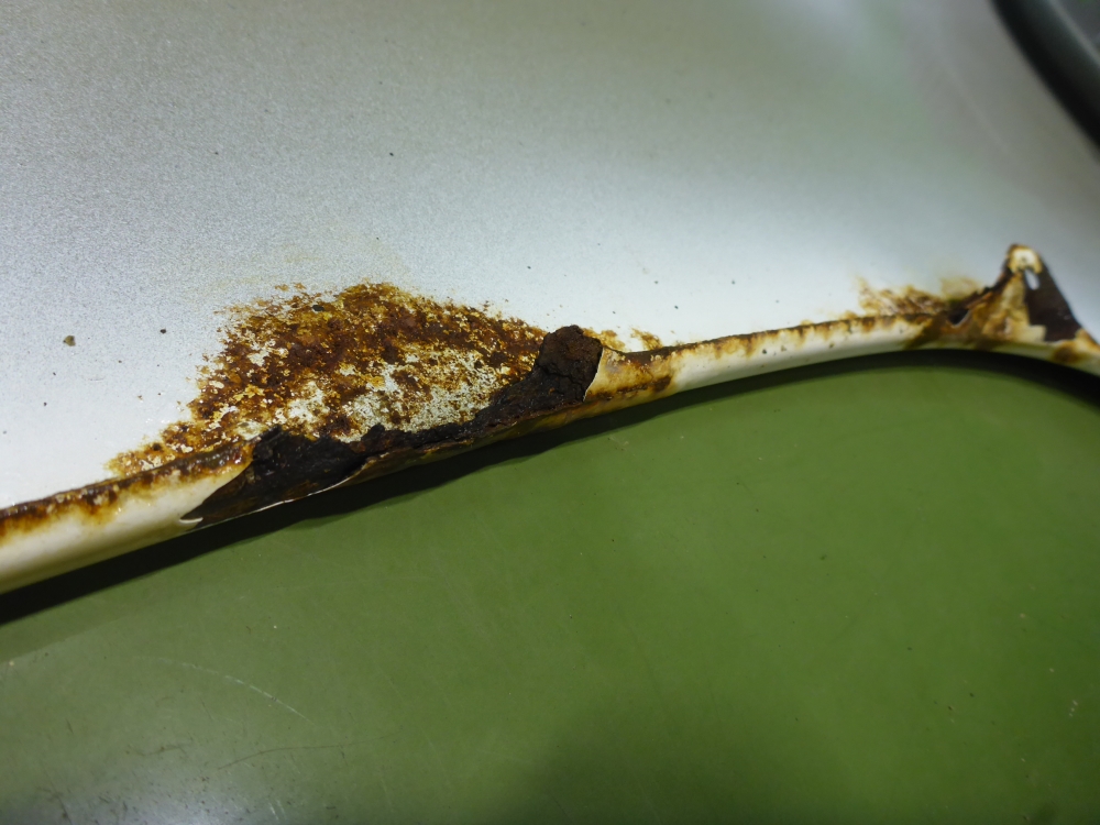 Крыло переднее правое