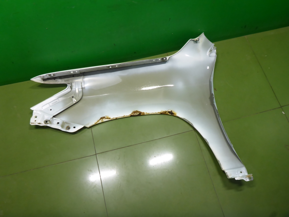 Крыло переднее правое