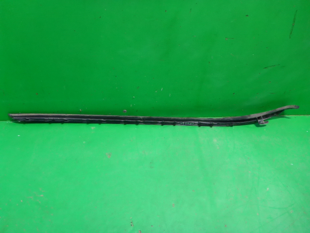 Молдинг лобового стекла