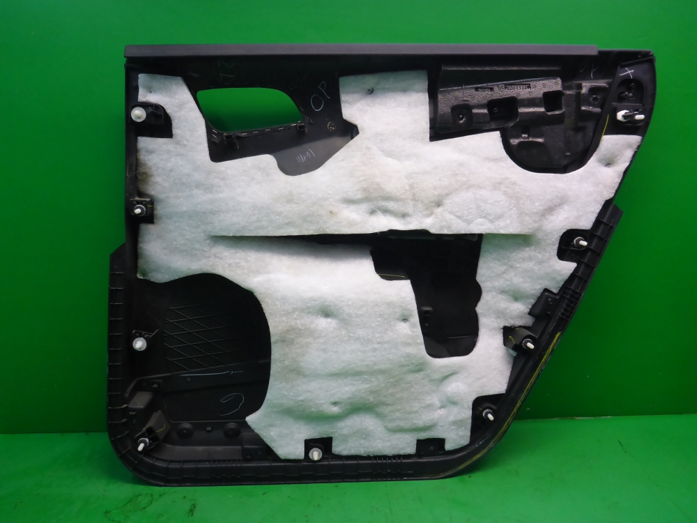 Обшивка двери задней левой