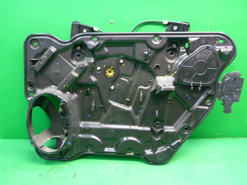 Стеклоподъемник электр. передний правый