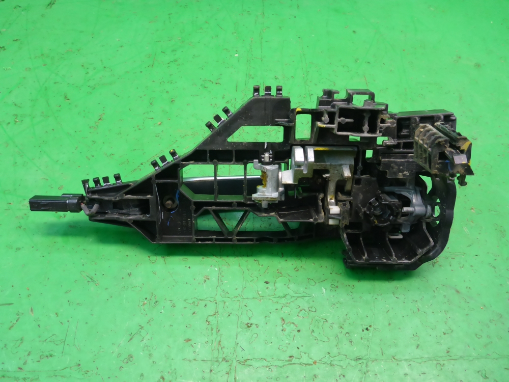 Ручка двери передней наружная левая