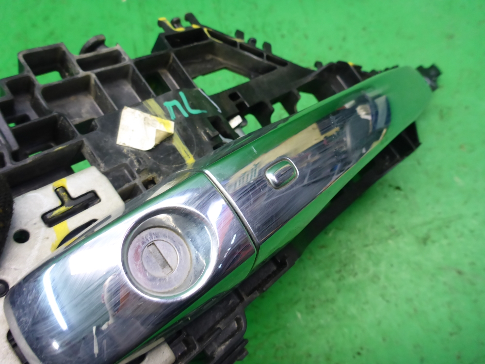 Ручка двери передней наружная левая