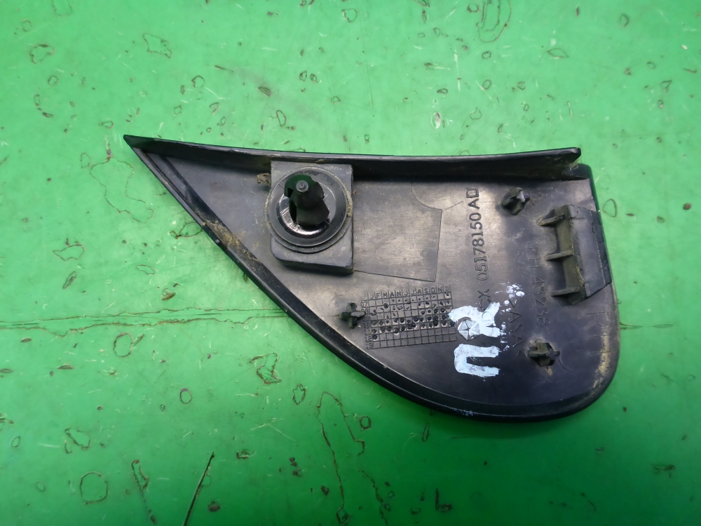 Накладка переднего крыла правого