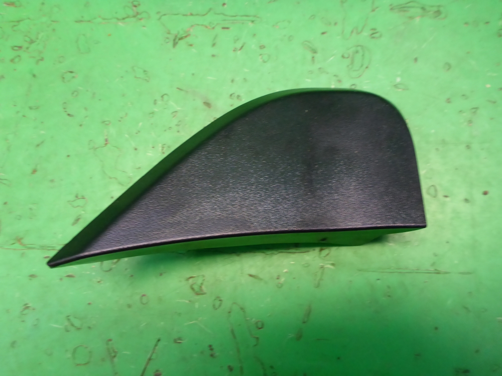 Накладка переднего крыла правого