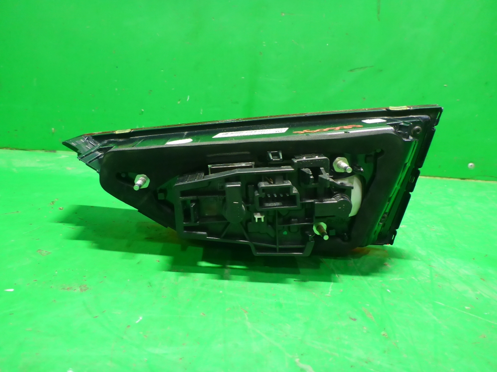 Фонарь задний внутренний левый