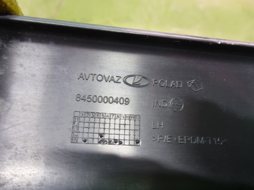 Накладка двери передней левой