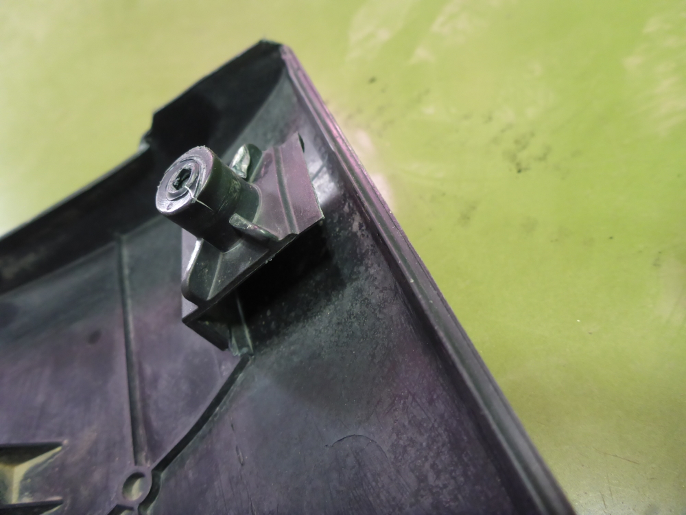 Накладка двери передней левой