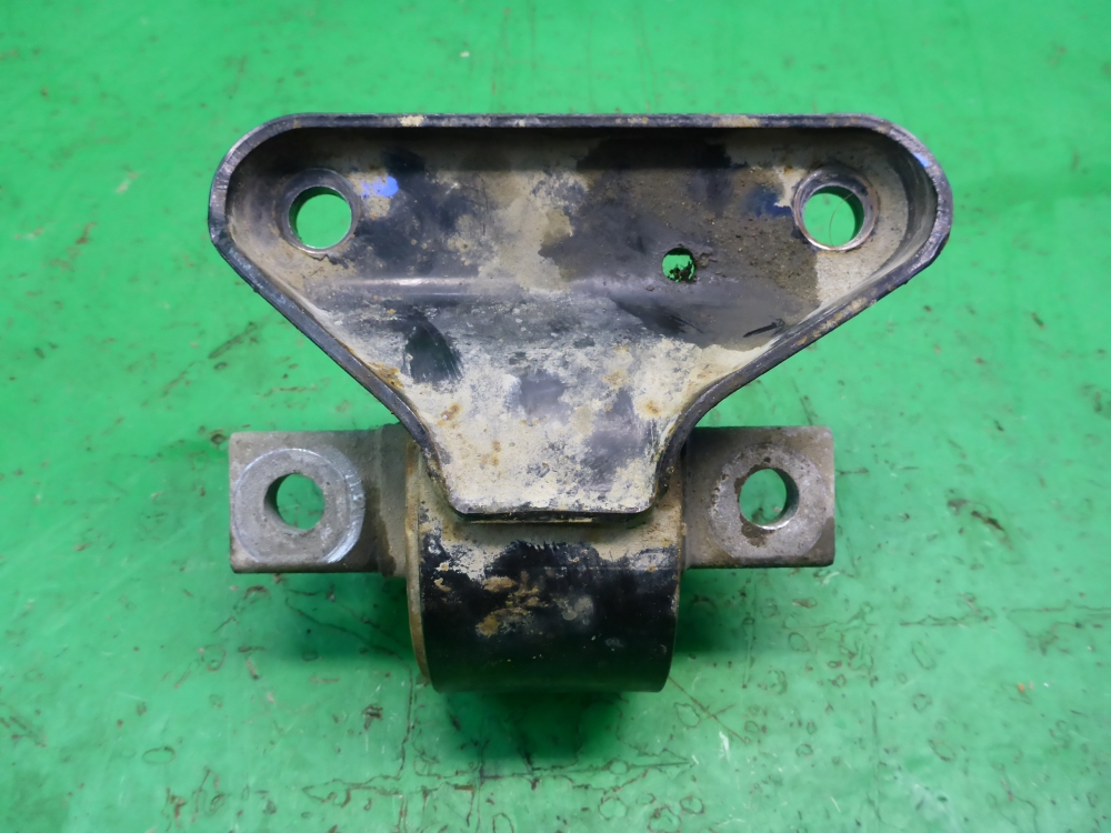 Опора КПП левая