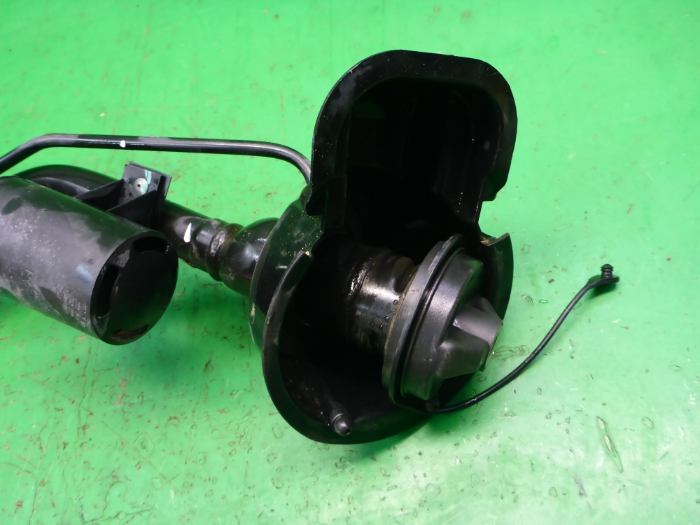 Горловина топливного бака