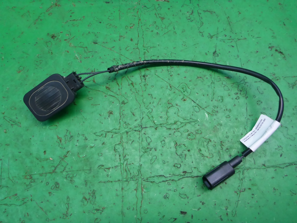 Кнопка открывания багажника