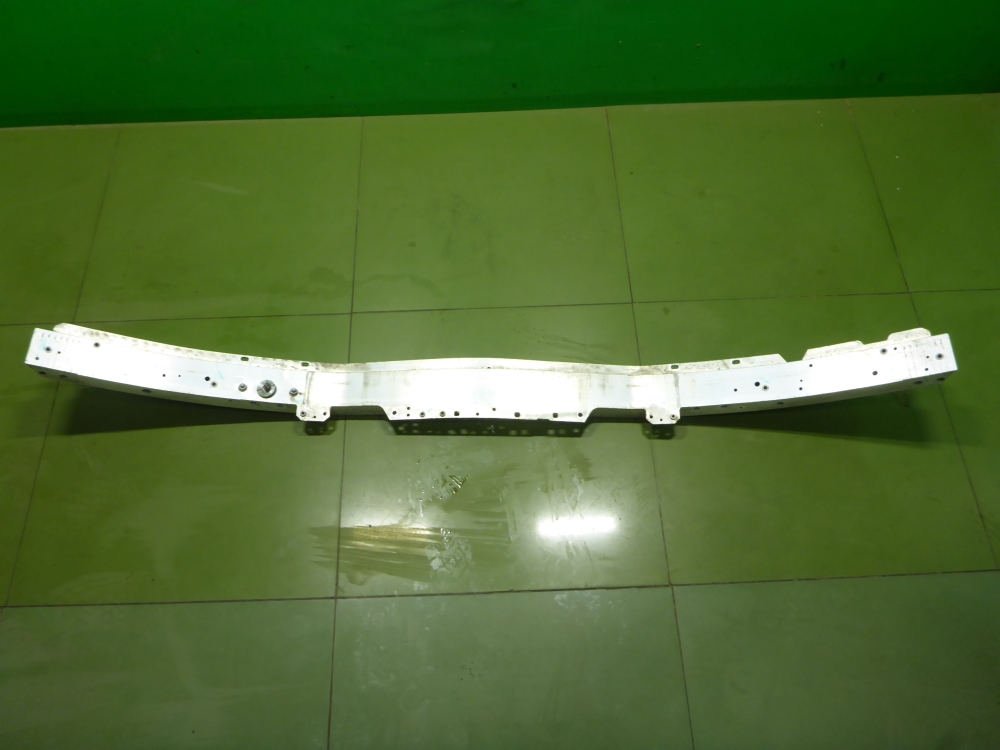 Усилитель переднего бампера