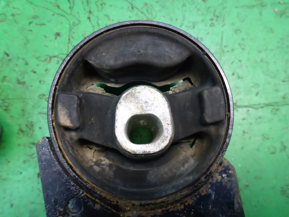 Кронштейн двигателя передний