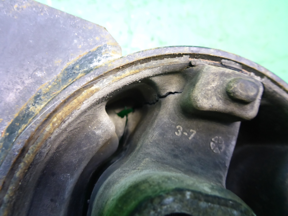 Кронштейн двигателя передний