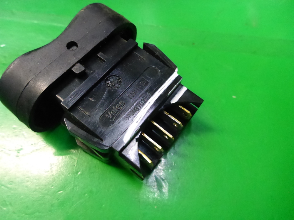 Кнопка центрального замка