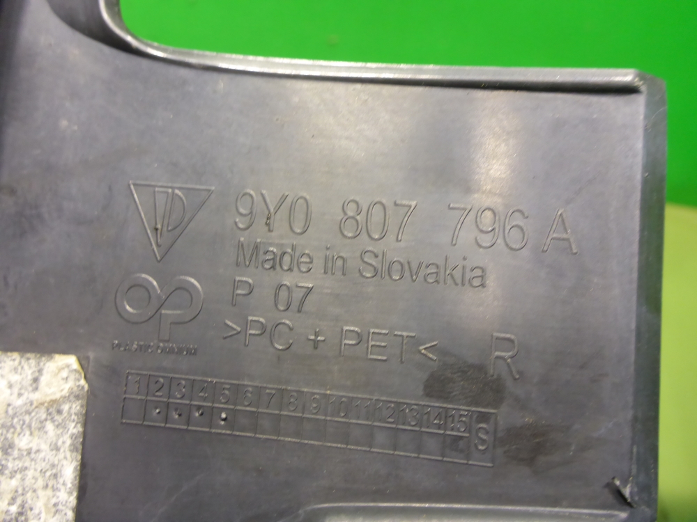 Накладка переднего бампера правая