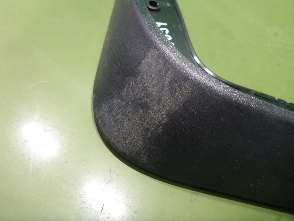 Брызговик передний левый